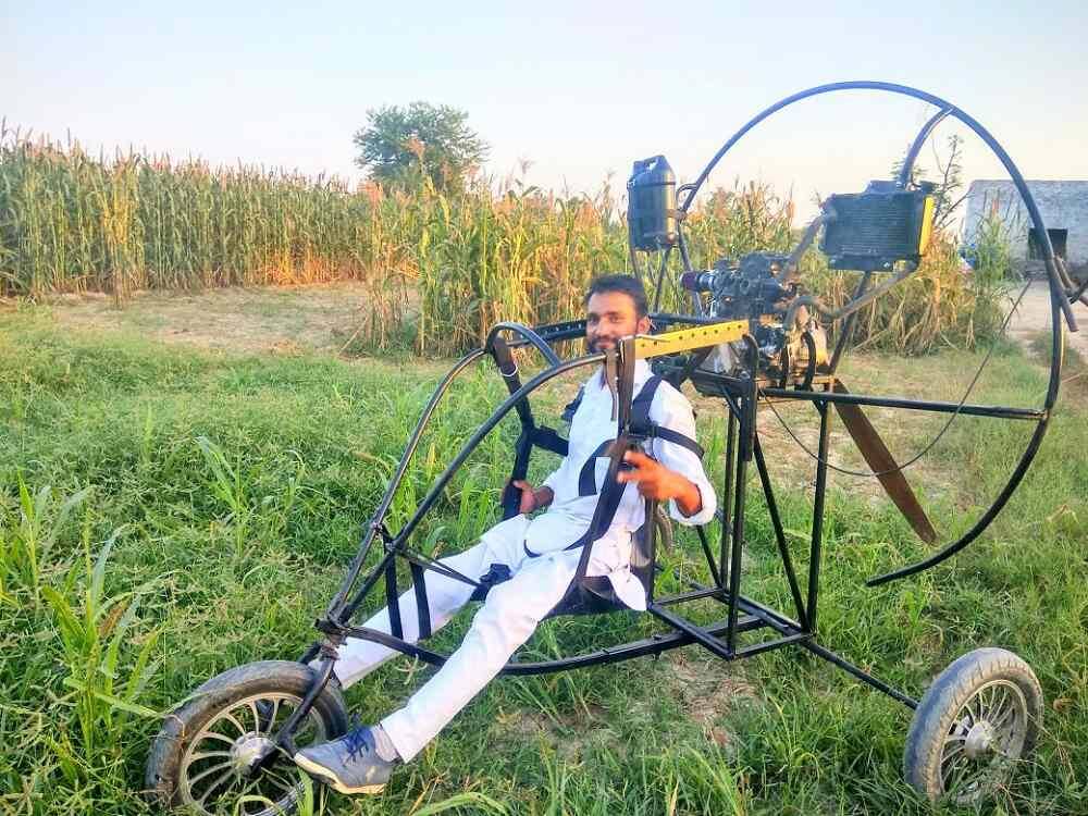 Son Of Farmer Created Home Made Flying Machine ਦੇਸੀ ਜੁਗਾੜ: ਆਦਮਪੁਰ ਦੇ ਕਿਸਾਨ ਦੇ ਪੁੱਤਰ ਨੇ ਘਰ ਹੀ ਬਣਾਇਆ ਹੈਲੀਕਾਪਟਰ