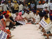 ਸਕੂਲ ਬੰਦ ਫੈਸਲੇ ਵਿਰੁੱਧ ਡਟੇ ਅਕਾਲੀ, ਬੱਚਿਆਂ ਨੂੰ ਵੀ ਕੀਤਾ ਧਰਨੇ \'ਚ ਸ਼ਾਮਲ