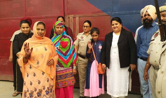 Hina who born in amritsar jail 'ਬੇਵਤਨ' ਹਿਨਾ ਦੀ ਦਰਦਨਾਕ ਕਹਾਣੀ, ਅੰਮ੍ਰਿਤਸਰ ਜੇਲ੍ਹ 'ਚ ਜੰਮੀ ਨੂੰ ਕੀ ਪਾਕਿ ਦੇਵੇਗਾ ਨਾਗਰਿਕਤਾ!