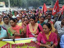 ਆਂਗਣਵਾੜੀ ਵਰਕਰਾਂ ਵੱਲੋਂ ਸੜਕਾਂ ਜਾਮ, ਵੇਖੋ ਤਸਵੀਰਾਂ