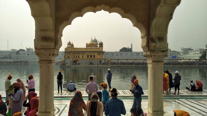 ਗੁਰੂ ਨਾਨਕ ਦੇਵ ਜੀ ਦਾ ਜਨਮ ਕੱਤਕ ਮਹੀਨੇ ਦੀ ਪੂਰਨਮਾਸੀ ਨੂੰ ਰਾਇ ਭੋਇ ਦੀ ਤਲਵੰਡੀ ਵਿਖੇ ਹੋਇਆ। ਅੱਜ ਕੱਲ੍ਹ ਇਹ ਸਥਾਨ ਨਨਕਾਣਾ ਸਾਹਿਬ ਦੇ ਨਾਂ ਤੋਂ ਪ੍ਰਸਿੱਧ ਹੈ ਤੇ ਲਹਿੰਦੇ ਪੰਜਾਬ ਵਿੱਚ ਸਥਿਤ ਹੈ। 