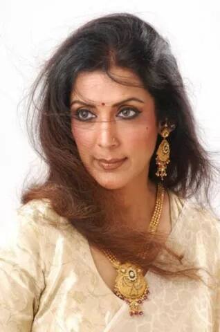 ਕਮਲ ਹਾਸਨ ਨੇ ਸਾਲ 1978 ਵਿੱਚ ਵਾਣੀ ਗਣਪਤੀ ਨਾਲ ਵਿਆਹ ਕੀਤਾ ਸੀ। ਵਾਣੀ ਕਲਾਸੀਕਲ ਨ੍ਰਿਤਕੀ ਹੈ। ਕਮਲ ਤੇ ਵਾਣੀ ਦਾ ਵਿਆਹ 10 ਸਾਲ ਹੀ ਚੱਲਿਆ ਤੇ ਫਿਰ ਦੋਵਾਂ ਨੇ ਤਲਾਕ ਲੈ ਲਿਆ। ਤੁਹਾਨੂੰ ਦੱਸ ਦਈਏ ਕਿ ਕਮਲ ਤੇ ਵਾਣੀ ਦਾ ਕੋਈ ਬੱਚਾ ਨਹੀਂ।