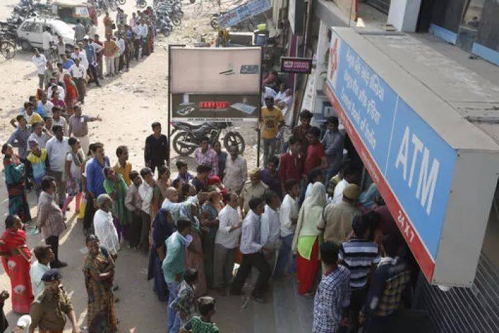 10. ਮੰਨਿਆ ਜਾ ਰਿਹਾ ਸੀ ਕਿ ਨੋਟਬੰਦੀ ਤੋਂ ਬੀਜੇਪੀ ਨੂੰ ਵੱਡਾ ਨੁਕਸਾਨ ਹੋ ਸਕਦਾ ਹੈ ਪਰ ਅਜਿਹਾ ਨਹੀਂ ਹੋਇਆ। ਯੂਪੀ ਚੋਣਾਂ ‘ਚ ਉਸ ਨੇ ਕਲੀਨ ਸਵੀਪ ਕੀਤਾ।