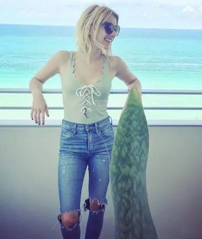 ਐਮਾ ਨੇ ਆਪਣੇ ਪ੍ਰਸ਼ੰਸਕਾਂ ਨੂੰ ਵੀ ਹੋਰਾਂ ਦੀ ਮੰਨਣ ਦੀ ਥਾਂ ਆਪਣੇ ਦਿਲ ਦੀ ਆਵਾਜ਼ ਸੁਣਨ ਦੀ ਸਲਾਹ ਦਿੱਤੀ। 