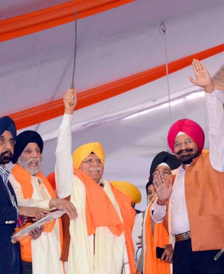 ਇਸ ਮੌਕੇ ਸਿੱਖ ਆਗੂਆਂ ਨੇ ਮੁੱਖ ਮੰਤਰੀ ਨੂੰ ਤੋਹਫੇ ਵਜੋਂ ਇੱਕ ਕਿਰਪਾਨ ਵੀ ਭੇਟ ਕੀਤੀ। 
