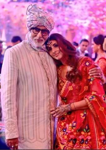 ਤਸਵੀਰਾਂ ਤੋਂ ਸਾਫ ਹੈ ਕਿ ਪੂਰੇ ਪਰਿਵਾਰ ਨੇ ਵਿਆਹ 'ਚ ਖੂਬ ਮਸਤੀ ਕੀਤੀ। 