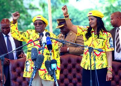 ਉਨ੍ਹਾਂ ਕਿਹਾ ਕਿ ਉਹ ਆਪਣੇ ਰੱਖਿਆ ਅਤੇ ਰਾਜ ਸੁਰੱਖਿਆ ਮੰਤਰੀਆਂ ਨੂੰ ਜ਼ਿੰਬਾਬਵੇ ਭੇਜ ਰਹੇ ਹਨ, ਜਿਥੇ ਉਹ ਮੁਗਾਬੇ ਤੇ ਫ਼ੌਜ ਨਾਲ ਮੁਲਾਕਾਤ ਕਰਨਗੇ। ਉਨ੍ਹਾਂ ਉਮੀਦ ਪ੍ਰਗਟਾਈ ਕਿ ਜ਼ਿੰਬਾਬਵੇ ਫ਼ੌਜ ਸੰਵਿਧਾਨ ਦਾ ਸਨਮਾਨ ਕਰੇਗੀ।