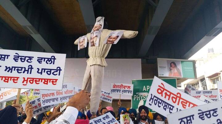 ਪਰ ਬੀਤੇ ਕੱਲ੍ਹ ਜਿਉਂ ਹੀ ਹਾਈ ਕੋਰਟ ਨੇ ਖਹਿਰਾ ਵਲੋਂ ਦਾਇਰ ਪਟੀਸ਼ਨ ਰੱਦ ਕੀਤੀ ਤਾਂ ਅਕਾਲੀ ਦਲ ਵਲੋਂ ਖਹਿਰਾ ਦੇ ਅਸਤੀਫੇ ਦੀ ਮੰਗ ਸ਼ੁਰੂ ਕਰ ਦਿੱਤੀ ਗਈ। 