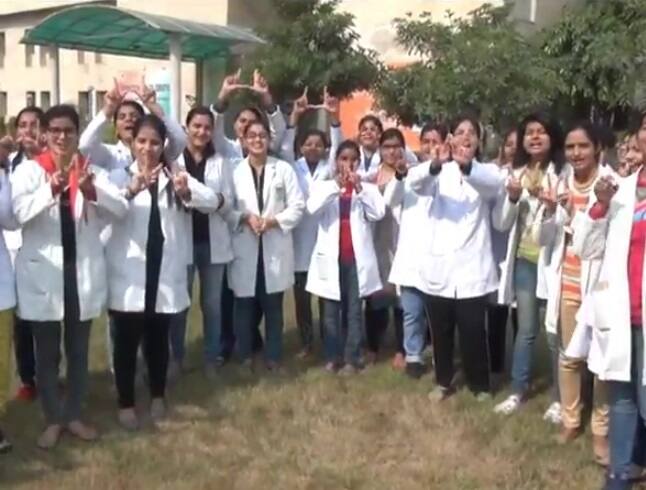  ਮਾਨੂਸ਼ੀ ਦੇ ਸਹਿਪਾਠੀਆਂ ਦਾ ਕਹਿਣਾ ਹੈ ਕਿ ਉਸ ਦੇ ਵਾਪਸ ਆਉਣ ‘ਤੇ ਜ਼ੋਰਦਾਰ ਸਵਾਗਤ ਕਰਨਗੇ।