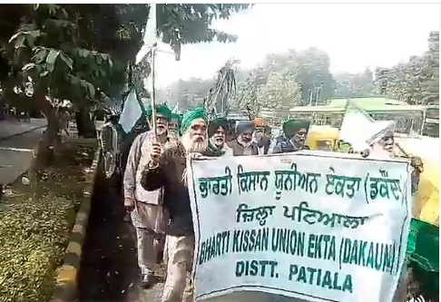 ਭਾਰਤੀ ਕਿਸਾਨ ਯੂਨੀਅਨ ਏਕਤਾ (ਡਕੌਂਦਾ) ਦੇ ਸੂਬਾ ਪ੍ਰਧਾਨ ਬੂਟਾ ਸਿੰਘ ਬੁਰਜਗਿੱਲ ਨੇ ਪੰਜਾਬ ਵਿੱਚ ਹਾਕਮ ਕਾਂਗਰਸ ਵੱਲੋਂ ਚੋਣਾਂ ਤੋਂ ਪਹਿਲਾਂ ਕੀਤੇ ਵਾਅਦਿਆਂ ਬਾਰੇ ਕਿਹਾ ਕਿ ਕੈਪਟਨ ਅਮਰਿੰਦਰ ਸਿੰਘ ਨੇ ਕਿਸਾਨਾਂ ਦੇ ਸਾਰੇ ਕਰਜ਼ੇ ਮੁਆਫ਼ ਕਰਨ ਥਾਂ ਪੰਜ ਏਕੜ ਤੋਂ ਹੇਠਲੇ ਕਿਸਾਨਾਂ ਦੇ ਸਿਰਫ਼ ਦੋ ਲੱਖ ਰੁਪਏ ਮੁਆਫ਼ ਕਰਨ ਦਾ ਅਖ਼ਬਾਰੀ ਐਲਾਨ ਕੀਤਾ ਹੈ। ਉਨ੍ਹਾਂ ਕਿਹਾ ਕਿ ਸਰਕਾਰ ਨੇ ਸ਼ਾਹੂਕਾਰਾ ਕਰਜ਼ੇ ਦੀ ਗੱਲ ਹੀ ਨਹੀਂ ਕੀਤੀ, ਜੋ 90 ਫ਼ੀਸਦੀ ਹੈ।