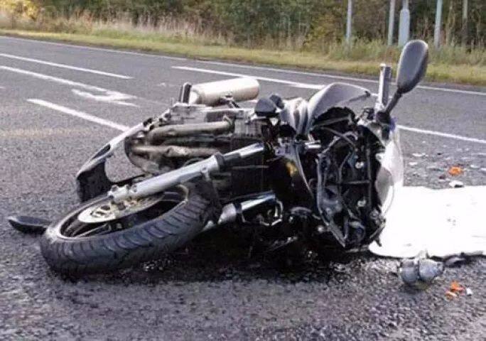 ਦੱਸ ਦੇਈਏ ਕਿ ਭਾਰਤ ਅੰਦਰ ਹਾਲ ਹੀ ਵਿੱਚ ਆਏ ਨਿਯਮ ਮੁਤਾਬਕ ਦੋਪਹੀਆ ਵਾਹਨ ਖਰੀਦਣ ਵਾਲਿਆਂ ਨੂੰ ਸ਼ੋਅਰੂਮ ਤੋਂ ਹੀ ਹੈਲਮੇਟ ਖਰੀਦਣਾ ਪਵੇਗਾ। ਅਜਿਹਾ ਇਸ ਲਈ ਕੀਤਾ ਗਿਆ ਕਿਉਂਕਿ ਦੁਰਘਟਨਾ ਦਾ ਸ਼ਿਕਾਰ ਹੋਏ ਦੋਪਹੀਆ ਵਾਹਨ ਚਾਲਕਾਂ ਦੀ ਮੌਤ ਦਾ ਸਭ ਤੋਂ ਵੱਡਾ ਕਾਰਨ ਸਿਰ 'ਤੇ ਗੰਭੀਰ ਸੱਟ ਲੱਗ ਜਾਣ ਕਾਰਨ ਹੁੰਦਾ ਹੈ।