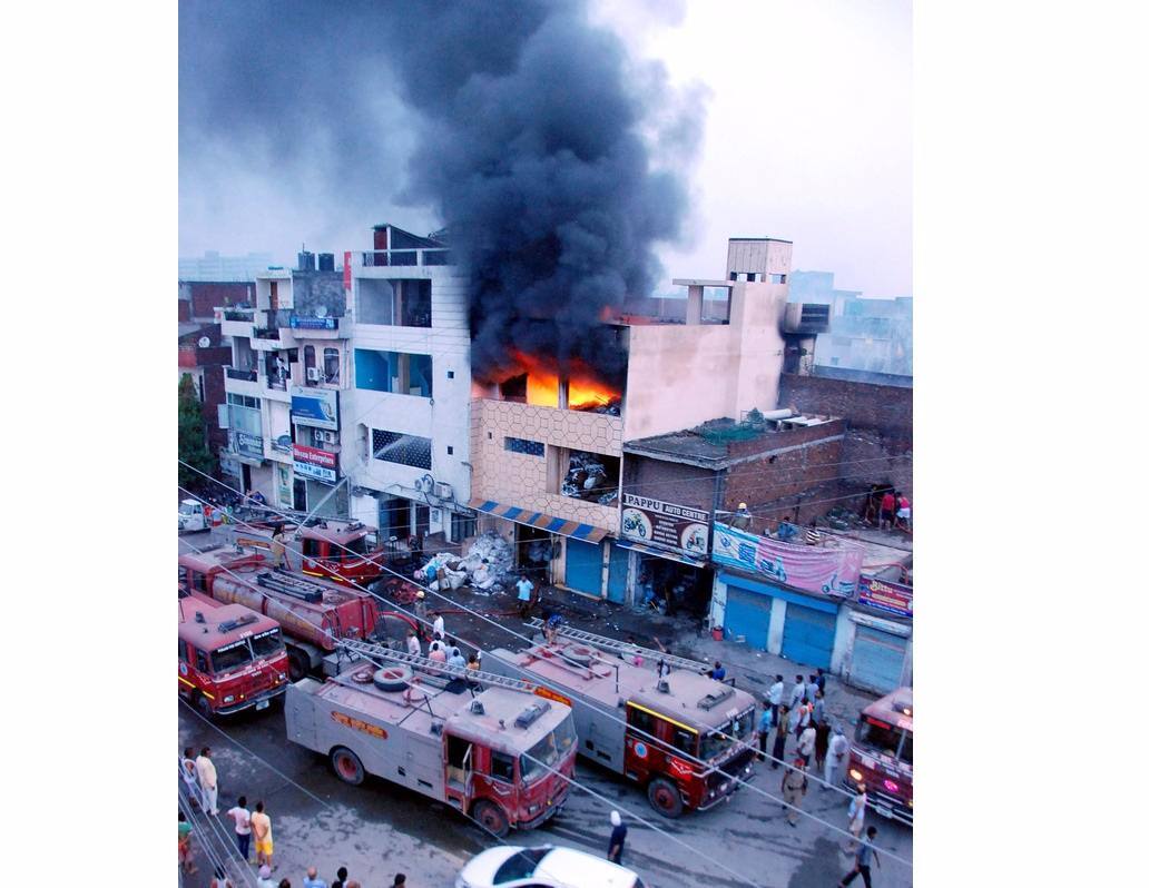 fire in ready-made garment shop ਲੁਧਿਆਣਾ 'ਚ ਅੱਜ ਫਿਰ ਅਗਨੀ ਕਾਂਡ, ਹੌਜ਼ਰੀ ਦੀ ਦੁਕਾਨ ਚੜ੍ਹੀ ਅੱਗ ਦੀ ਭੇਟ