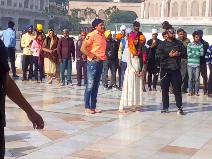 ਹਰਿਮੰਦਰ ਸਾਹਿਬ ਨੂੰ ਜਾਣ ਵਾਲੇ ਵਿਰਾਸਤੀ ਮਾਰਗ ਤੇ ਕਈ ਘੰਟੇ ਫਿਲਮ ਦੀ ਸ਼ੂਟਿੰਗ ਹੋਈ। ਫਿਲਮ ਵਿੱਚ ਕੰਮ ਕਰ ਰਹੀ ਕਿਰਤੀ ਖਰਬੰਦਾ ਤੇ ਬੌਬੀ ਦਿਓਲ ਫਿਲਮ ਦੇ ਇੱਕ ਗੀਤ ਦੀ ਸ਼ੂਟਿੰਗ ਲਈ ਇਥੇ ਪੁੱਜੇ ਸਨ। 