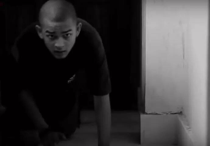 ਗਾਂਡੂ- ਇਹ ਇੱਕ ਬੰਗਾਲੀ ਫ਼ਿਲਮ ਸੀ ਜਿਸ 'ਚ ਮੌਖਿਕ ਸੰਭੋਗ ਤੇ ਨੰਗੇਜ਼ ਵਿਖਾਇਆ ਗਿਆ ਸੀ, ਇਸ ਕਾਰਨ ਇਸ ਨੂੰ ਬੈਨ ਕਰ ਦਿੱਤਾ ਗਿਆ ਸੀ।