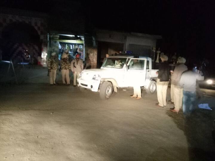 ਸੂਤਰ ਦੱਸਦੇ ਹਨ ਕਿ ਪੁਲਿਸ ਨੂੰ ਇੱਥੇ ਕਿਸੇ ਗੈਂਗਸਟਰ ਦੀ ਮੋਬਾਈਲ ਲੋਕੇਸ਼ਨ ਪ੍ਰਾਪਤ ਹੋਈ ਹੈ।