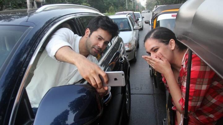 ਆਟੋ 'ਚ ਬੈਠੀ ਇਹ ਪ੍ਰਸੰਸਕ ਵਰੁਣ ਨੂੰ ਦੇਖ ਕੇ ਕਾਫ਼ੀ ਉਤਸ਼ਾਹਿਤ ਹੋ ਗਈ ਤੇ ਉਹ ਸੈਲਫ਼ੀ ਲੈਣਾ ਚਾਹੁੰਦੀ ਸੀ | ਅਜਿਹੇ 'ਚ ਵਰੁਣ ਨੇ ਉਸ ਦਾ ਮੋਬਾਈਲ ਫੜ ਕੇ ਉਸ ਨਾਲ ਸੈਲਫ਼ੀ ਲੈ ਲਈ ਤੇ ਇਹ ਤਸਵੀਰ ਸਥਾਨਕ ਅਖ਼ਬਾਰ 'ਚ ਛਪ ਗਈ ।ਇਸ ਤੋਂ ਬਾਅਦ ਮੁੰਬਈ ਪੁਲਿਸ ਨੇ ਅਖ਼ਬਾਰ 'ਚ ਇਹ ਤਸਵੀਰ ਦੇਖ ਕੇ ਟਵੀਟ ਕਰਦਿਆਂ ਵਰੁਣ ਨੂੰ ਕਾਫ਼ੀ ਫਟਕਾਰ ਲਗਾਈ ਤੇ ਉਨ੍ਹਾਂ ਦੇ ਘਰ ਇਕ ਈ-ਚਾਲਾਣ ਵੀ ਭੇਜ ਦਿੱਤਾ।