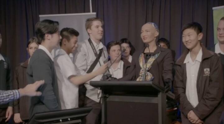 ਮੈਲਬਰਨ: ਵਿਗਿਆਨੀਆਂ ਨੇ ਦੁਨੀਆ ਦਾ ਪਹਿਲਾ ਨਕਲੀ ਬੁੱਧੀ ਵਾਲਾ ਸਿਆਸੀ ਲੀਡਰ ਵਿਕਸਤ ਕੀਤਾ ਹੈ ਜੋ ਰਿਹਾਇਸ਼, ਸਿੱਖਿਆ ਤੇ ਇੰਮੀਗ੍ਰੇਸ਼ਨ ਸਬੰਧੀ ਨੀਤੀਆਂ ਵਰਗੇ ਸਥਾਨਕ ਮੁੱਦਿਆਂ 'ਤੇ ਪੁੱਛੇ ਗਏ ਸਵਾਲਾਂ ਦੇ ਜਵਾਬ ਦੇ ਸਕਦਾ ਹੈ।