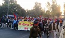 ਸਰਕਾਰੀ ਸਕੂਲਾਂ ਨੂੰ ਬੰਦ ਕਰਨ ਖ਼ਿਲਾਫ਼ ਸੜਕਾਂ \'ਤੇ ਨਿੱਤਰੇ ਅਧਿਆਪਕ