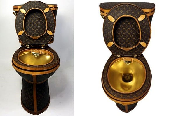 ਇਸ ਦੇ ਨਾਲ ਹੀ ਤੁਹਾਨੂੰ ਦੱਸ ਦਈਏ ਕਿ Louis Vuitton ਦੇ ਜਿਹੜੇ ਬੈਗ ਨਹੀਂ ਵਿਕਦੇ, ਉਨ੍ਹਾਂ ਨੂੰ ਸਾੜ ਦਿੱਤਾ ਜਾਂਦਾ ਹੈ। ਇਸ ਦੇ ਪਿੱਛੇ ਦੀ ਵਜ੍ਹਾ ਹੈ ਕਿ LV ਬਚੇ ਬੈਗ ਨੂੰ ਸਸਤੇ ਭਾਅ ਵਿੱਚ ਵਿਕਣ ਨਾਲ ਆਪਣੀ ਬਰੈਂਡ ਵੈਲਿਊ ਤੇ ਐਕਸਕਲੂਜ਼ੀਵਿਟੀ ਨੂੰ ਘੱਟ ਨਹੀਂ ਕਰਨਾ ਚਾਹੁੰਦੀ। ਇਸ ਲਈ ਉਹ ਇਨ੍ਹਾਂ ਬੈਗ ਨੂੰ ਜਲਾ ਦਿੰਦੀ ਹੈ। 