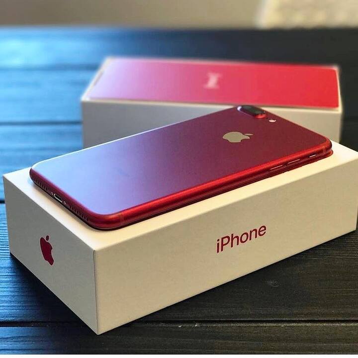 iPhone ਵਿੱਚ ਡੂਅਲ ਰੀਅਰ ਕੈਮਰਾ ਤੇ ਸਿੰਗਲ ਕੈਮਰਾ ਦੇ ਵਿਕਲਪ ਹਨ। ਇਹ ਫ਼ੋਨ ਆਈਫ਼ੋਨ 7 ਵਿੱਚ ਇੱਕ ਨਵਾਂ ਰੰਗ ਹੈ।