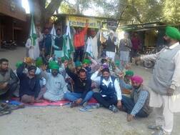 ਕੈਪਟਨ ਦੇ ਦਾਅਵਿਆਂ ਦੇ ਬਾਵਜੂਦ ਜ਼ਮੀਨਾਂ ਦੀ ਕੁਰਕੀ ਜਾਰੀ, ਕਿਸਾਨਾਂ ਦੇ ਏਕੇ ਨੇ ਰੁਕਵਾਈ ਕੁਰਕੀ