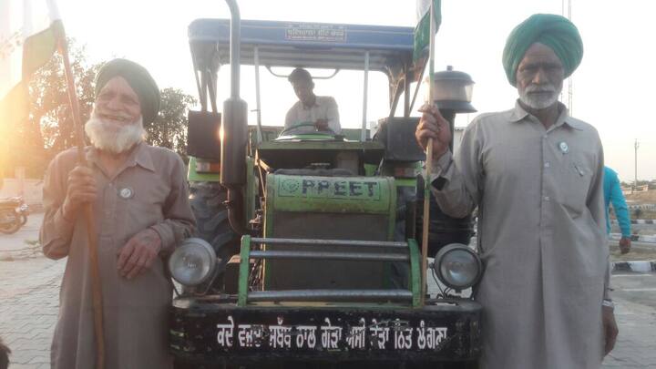 ਕਿਸਾਨਾਂ ਵੱਲੋਂ ਤਿੰਨ ਘੰਟੇ ਦਫ਼ਤਰ ਦਾ ਘਿਰਾਓ ਕਰ ਕੇ ਵਿਰੋਧ ਕਰਨ ਤੋਂ ਬਾਅਦ ਅਧਿਕਾਰੀਆਂ ਨੇ ਬਿਨਾਂ ਕਿਸੇ ਚਾਰਜ ਦੇ ਕਿਸਾਨ ਨੂੰ ਟਰੈਕਟਰ ਟਰਾਲੀ ਸੌਂਪ ਦਿੱਤੀ ਗਈ!