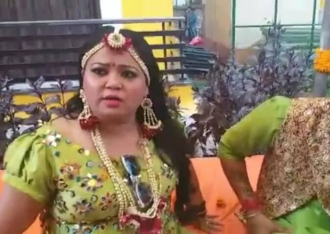 ਕਾਮੇਡੀਅਨ ਭਾਰਤੀ ਸਿੰਘ ਅੱਜ ਆਪਣੇ ਬੁਆਏਫ੍ਰੈਂਡ ਹਰਸ਼ ਨਾਲ ਫੇਰੇ ਲੈਣ ਜਾ ਰਹੀ ਹੈ।