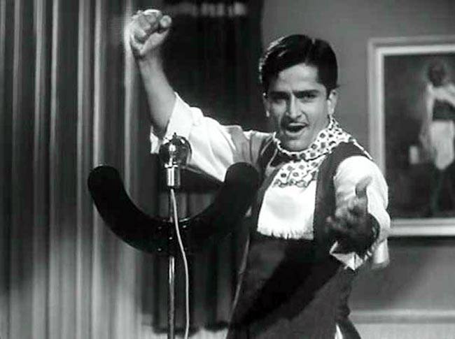 ਉਨ੍ਹਾਂ 4 ਸਾਲ ਦੀ ਉਮਰ ਤੋਂ ਹੀ ਆਪਣੇ ਪਿਤਾ ਵੱਲੋਂ ਨਿਰਮਿਤ ਨਾਟਕਾਂ ਰਾਹੀਂ ਥੀਏਟਰ ਦੀ ਦੁਨੀਆ ਵਿੱਚ ਕਦਮ ਰੱਖੇ। 