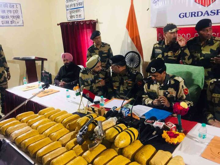 ਗੋਲੀ ਤੋਂ ਡਰੇ ਸਮਗਲਰ ਨਸ਼ੇ ਦੀ ਇਹ ਵੱਡੀ ਖੇਪ ਛੱਡ ਕੇ ਭੱਜ ਗਏ। 