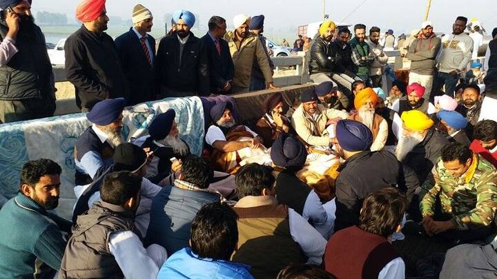 ਉਨ੍ਹਾਂ ਕਿਹਾ ਕਿ ਪੰਜਾਬ 'ਚ ਸਰਕਾਰ ਨਾਮ ਦੀ ਕੋਈ ਚੀਜ਼ ਨਹੀਂ ਹੈ, ਹਰ ਵਿਧਾਇਕ ਮੁੱਖ ਮੰਤਰੀ ਹੈ ਤੇ ਹਰ ਐਸ ਐਸ ਪੀ ਡੀਜੀਪੀ ਹੈ। ਉਨ੍ਹਾਂ ਕਿਹਾ ਕਿ ਆਮ ਆਦਮੀ ਪਾਰਟੀ ਦਾ ਕੋਈ ਇਤਿਹਾਸ ਨਹੀਂ ਪਰ ਅਕਾਲੀ ਦਲ ਮੋਰਚਿਆਂ ਕਰਕੇ ਜਾਣਿਆਂ ਜਾਂਦਾ ਹੈ