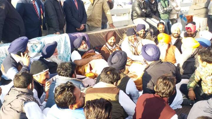 ਹਰੀਕੇ ਪੱਤਣ ਨੇੜੇ ਬੰਗਾਲੀ ਵਾਲੇ ਪੁਲ ਉੱਤੇ ਅਕਾਲੀ ਦਲ ਪ੍ਰਧਾਨ ਸੁਖਬੀਰ ਸਿੰਘ ਬਾਦਲ ਦੀ ਅਗਵਾਈ ਹੇਠ ਧਰਨਾ ਲਾ ਕੇ ਆਵਾਜਾਈ ਠੱਪ ਕਰਨ ਪਿੱਛੋਂ ਦੇਰ ਸ਼ਾਮ ਸਤਲੁਜ ਦਰਿਆ ਉੱਤੇ ਮਾਝੇ-ਮਾਲਵੇ ਅਤੇ ਮਾਲਵਾ-ਦੁਆਬਾ ਦੇ ਰਸਤੇ ਰੋਕਦੇ ਹੋਏ ਦਰਿਆਈ ਪੁਲਾਂ ਉੱਤੇ ਰੋਸ ਧਰਨਾ ਮਾਰ ਕੇ ਆਵਾਜਾਈ ਠੱਪ ਕਰ ਦਿੱਤੀ ਗਈ, ਜਿਸ ਨਾਲ ਮਾਲਵੇ ਤੋਂ ਮਾਝੇ ਵੱਲ ਆਉਣ-ਜਾਣ ਦੇ ਸਾਰੇ ਰਸਤੇ ਬੰਦ ਹੋ ਗਏ। 