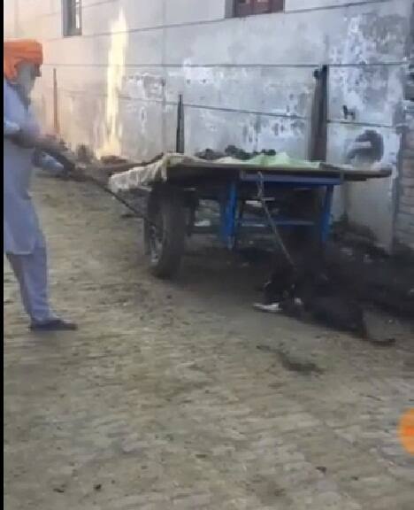 ਫਿਲਹਾਲ ਦੋਵੇਂ ਮੁਲਜ਼ਮ ਫਰਾਰ ਹਨ।