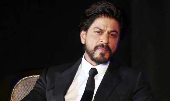 ਪਹਿਲੇ ਨੰਬਰ ਤੇ ਤਾਂ ਬਾਲੀਵੁੱਡ ਦਾ ਸਭ ਤੋਂ ਰੋਮਾਂਟਿਕ ਚਿਹਰਾ ਸ਼ਾਹਰੁਖ ਖ਼ਾਨ ਹੀ ਹੈ.ਖੈਰ ਕਿੰਗ ਖ਼ਾਨ ਦਾ ਪਸੰਦੀਦਾ ਹੋਣ ਦ ਲਿਸਟ ਵਿੱਚ ਨਾਨਾਬਰ 1 ਤੇ ਰਹਿਣਾ ਕੋਈ ਵੱਡੀ ਗੱਲ ਨਹੀਂ ਹੈ. ਇਸਦੇ ਨਾਲ ਹੀ ਓਨਾ ਨੂੰ ਇਸ ਥਾਂ ਤੋਂ ਥੱਲੇ ਖਿਸਕਾਉਣਾ ਵੀ ਕਿਸੇ ਦੇ ਲਈ ਆਸਾਨ ਕੰਮ ਨਹੀਂ ਹੈ.