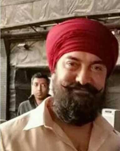 IMDb ਦੀ ਲਿਸਟ ਵਿੱਚ ਦੂਜਾ ਨਾਮ ਹੈ ਆਮਿਰ ਖ਼ਾਨ. ਇਹ ਪਹਿਲੀ ਵਾਰ ਨਹੀਂ ਹੈ ਜਦ ਆਮਿਰ ਖ਼ਾਨ ਦਾ ਨਾਮ ਇਸ ਲਿਸਟ ਵਿੱਚ ਸ਼ਾਮਿਲ ਕੀਤਾ ਗਿਆ ਹੈ. ਤੁਹਾਨੂੰ ਦੱਸ ਦੇਈਏ ਕਿ ਹਾਲ ਹੀ ਵਿੱਚ ਮਿਸ ਵਰਲਡ 2017 ਮਾਨੁਸ਼ੀ ਛਿੱਲਰ ਤੋਂ ਪੁੱਛਿਆ ਗਿਆ ਕਿ ਉਹ ਕਿਸ ਬਾਲੀਵੁਡ ਸਟਾਰ ਦੇ ਨਾਲ ਕੰਮ ਕਰਨਾ ਪਸੰਦ ਕਰੇਗੀ ਤਾਂ ਉਨਾਂ ਆਮਿਰ ਖ਼ਾਨ ਦਾ ਹੀ ਨਾਮ ਲਿਆ ਸੀ.