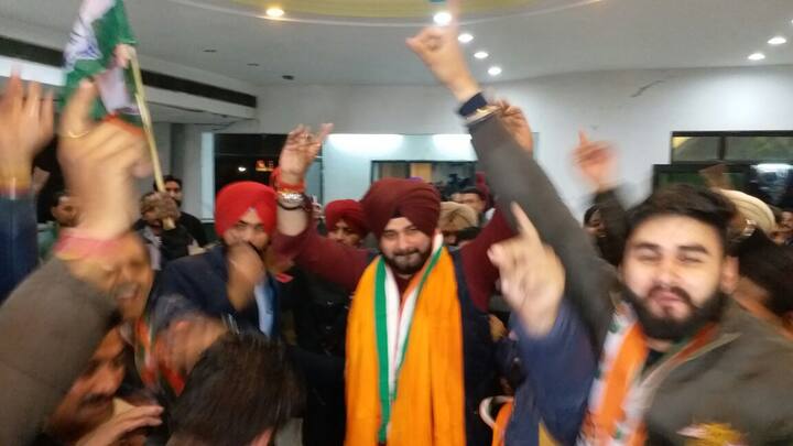 ਦਰਅਸਲ ਰਾਹੁਲ ਗਾਂਧੀ ਨੂੰ ਕਾਂਗਰਸ ਦਾ ਕੌਮੀ ਪ੍ਰਧਾਨ ਐਲਾਨੇ ਜਾਣ ਦੀ ਖੁਸ਼ੀ ਵਿੱਚ ਇਹ ਸਮਾਗਮ ਰੱਖਿਆ ਗਿਆ ਸੀ।