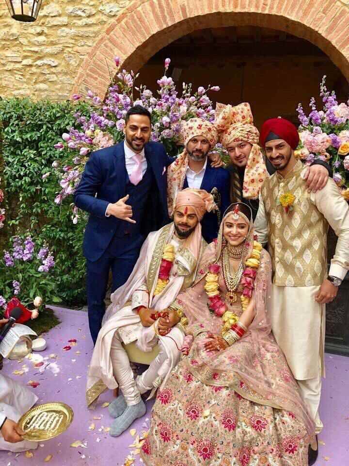 ਇਹ ਵਿਆਹ ਹਿੰਦੂ ਰੀਤੀ-ਰਿਵਾਜਾਂ ਨਾਲ ਹੋਇਆ। ਵਿਆਹ ਦੀ ਪਾਰਟੀ 21 ਦਸੰਬਰ ਨੂੰ ਨਵੀਂ ਦਿੱਲੀ ਵਿੱਚ ਹੋਵੇਗੀ ਅਤੇ ਫਿਲਮ ਇੰਡਸਟਰੀ ਦੇ ਦੋਸਤਾਂ ਅਤੇ ਕ੍ਰਿਕਟਰਾਂ ਲਈ ਵੱਖਰੀ ਪਾਰਟੀ 26 ਦਸੰਬਰ ਨੂੰ ਹੋਵੇਗੀ। 