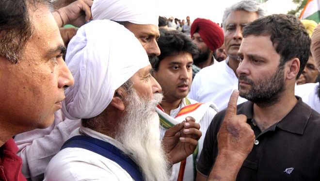 ਉਨ੍ਹਾਂ ਪੰਜਾਬ ਵਿੱਚ ਬੀਤੀਆਂ ਲੋਕ ਸਭਾ ਚੋਣਾਂ ਦੌਰਾਨ ਰੇਲ ਦਾ ਸਫਰ ਕੀਤਾ ਸੀ ਤੇ ਖ਼ੁਦ ਜਾ ਕਿਸਾਨਾਂ ਦੀਆਂ ਸਮੱਸਿਆਵਾਂ ਸੁਣੀਆਂ ਸਨ। 