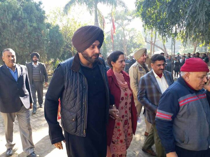 ਇਸ ਸਮੇਂ ਉਨ੍ਹਾਂ ਨਾਲ ਉਨ੍ਹਾਂ ਦੀ ਪਤਨੀ ਡਾ. ਨਵਜੋਤ ਕੌਰ ਸਿੱਧੂ ਵੀ ਮੌਜੂਦ ਸਨ। 