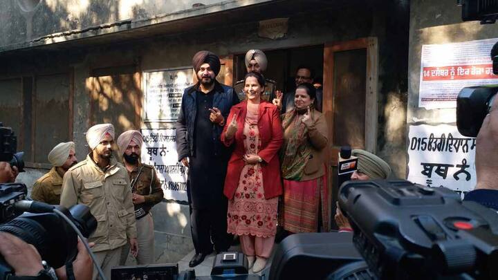 ਭਾਵੇਂ ਪੰਜਾਬ ਵਿੱਚੋਂ ਕਈ ਥਾਈਂ ਨਿਗਮ ਚੋਣਾਂ ਦੌਰਾਨ ਬੂਥਾਂ 'ਤੇ ਕਬਜ਼ਾ ਕਰਨ ਦੇ ਇਲਜ਼ਾਮਾਂ ਦੇ ਨਾਲ ਨਾਲ ਹਿੰਸਕ ਘਟਨਾਵਾਂ ਵੀ ਸਾਹਮਣੇ ਆਈਆਂ ਪਰ ਸਿੱਧੂ ਨੇ ਕਿਹਾ ਕਿ ਸਾਰੀ ਪ੍ਰਕਿਰਿਆ ਅਮਨ ਚੈਨ ਨਾਲ ਨੇਪਰੇ ਚੜ੍ਹ ਰਹੀ ਹੈ। 