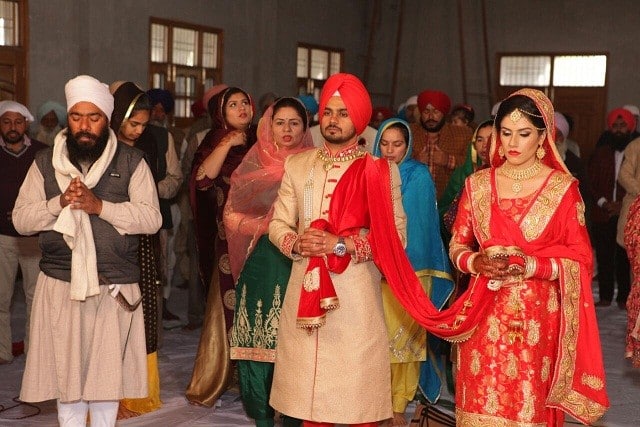 ਲੰਘੇ ਬੁੱਧਵਾਰ 13 ਦਸੰਬਰ ਨੂੰ ਮੁਹਾਲੀ ਜ਼ਿਲ੍ਹੇ ਦੇ ਪਿੰਡ ਸੁਹਾਲੀ ਵਿੱਚ ਬਿਨਾ ਦਾਜ-ਦਹੇਜ ਤੋਂ 11 ਬੰਦਿਆਂ ਦੀ ਬਾਰਾਤ ਨਾਲ ਵਿਆਹ ਹੋਇਆ। ਜ਼ਿਲ੍ਹੇ ਦੇ ਪਿੰਡ ਬਦਨਪੁਰ ਤੋਂ ਲਾੜੀ ਵਿਆਹੁਣ ਆਏ ਗੁਲਲੀਨ ਸਿੰਘ ਦੀ ਇਸ ਕਾਰਜ ਲਈ ਹਰ ਪਾਸੇ ਚਰਚਾ ਹੈ।