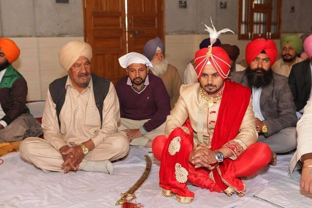 ਲਾੜਾ ਗੁਰਲੀਨ ਸਿੰਘ ਇਲਾਕੇ ਦੇ ਸਭ ਤੋਂ ਵੱਧ ਪੜ੍ਹੇ-ਲਿਖਿਆਂ ਦੇ ਪਿੰਡ ਦਾ ਵਾਸੀ ਹੈ ਜਿਹੜਾ ਨਿਊਜ਼ੀਲੈਂਡ ਸੱਟਡੀ ਕਰਦਾ ਹੈ।