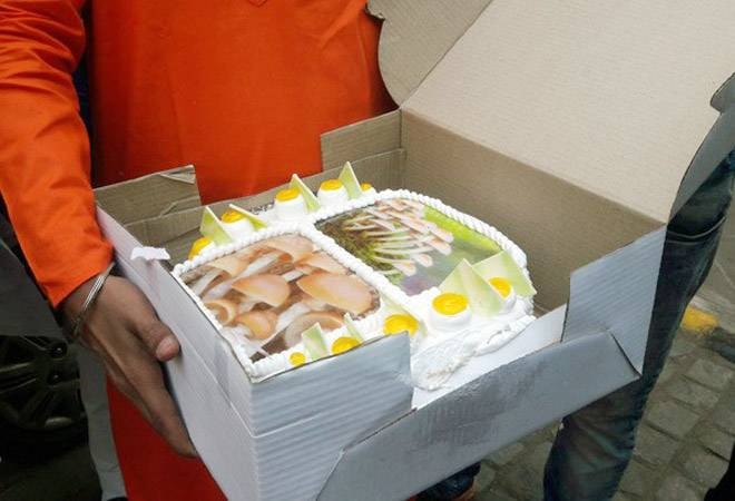 Woman designs human private parts made on cake, police arrest her ਔਰਤ ਨੇ ਕੇਕ 'ਤੇ ਬਣਾਇਆ ਮਨੁੱਖੀ ਪ੍ਰਾਈਵੇਟ ਪਾਰਟਸ ਦਾ ਡਿਜ਼ਾਈਨ, ਪੁਲਿਸ ਨੇ ਕੀਤਾ ਗ੍ਰਿਫਤਾਰ
