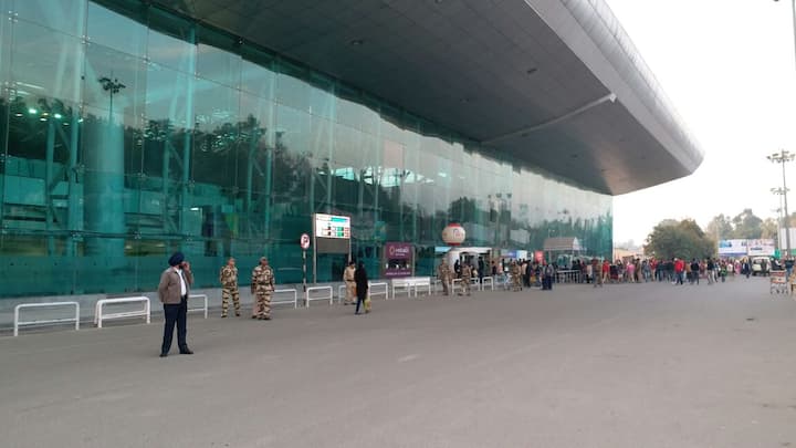 ਇਹ ਮੌਕ ਡਰਿੱਲ CISF ਤੇ ਹੋਰ ਸੁਰੱਖਿਆ ਏਜੰਸੀਆਂ ਨੇ ਮਿਲ ਕੇ ਕੀਤਾ। ਹਵਾਈ ਅੱਡੇ ਦੇ ਬਾਹਰਲੇ ਪਾਸੇ ਅੱਤਵਾਦੀ ਹਮਲੇ ਨਾਲ ਨਜਿੱਠਣ ਦਾ ਪ੍ਰੀਖਣ ਕੀਤਾ ਗਿਆ। 