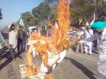 ਪੱਤਰਕਾਰਾਂ ਨਾਲ ਪੰਗਾ ਲੈਣ ਵਾਲਾ ਕੈਪਟਨ ਦਾ ਡੀਸੀ ਕਸੂਤਾ ਫਸਿਆ