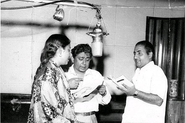 1949 ਵਿੱਚ ਨੌਸ਼ਾਦ ਦੇ ਸੰਗੀਤ ਨਿਰਦੇਸ਼ਨ ਵਿੱਚ ਦੁਲਾਰੀ ਫ਼ਿਲਮ ਵਿੱਚ ਗਾਏ ਗੀਤ 'ਸੁਹਾਨੀ ਰਾਤ ਢਲ ਚੁਕੀ' ਰਾਹੀਂ ਸਫਲਤਾ ਦੀਆਂ ਉਚਾਈਆਂ 'ਤੇ ਪਹੁੰਚ ਗਏ। 