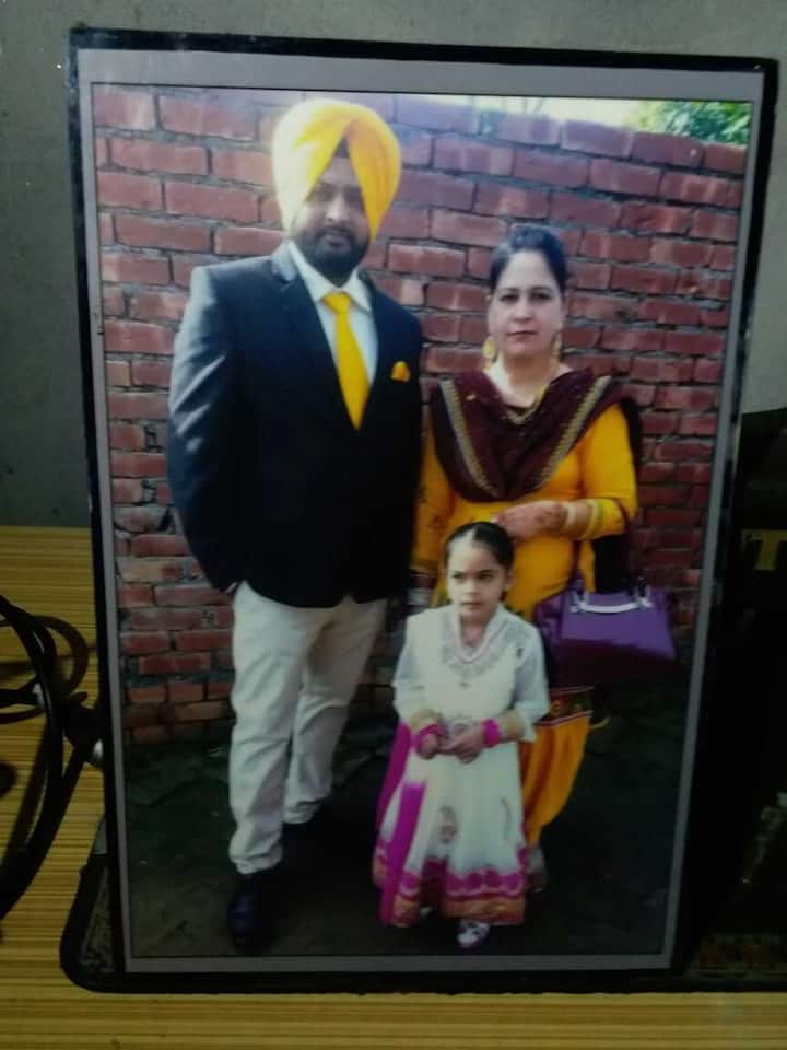 ਜ਼ਿਕਰਯੋਗ ਹੈ ਕਿ 34 ਸਾਲਾ ਗੁਰਮੇਲ ਸਿੰਘ ਅੰਮ੍ਰਿਤਸਰ ਜ਼ਿਲ੍ਹੇ ਦੇ ਪਿੰਡ ਅਲਕੜੇ ਨਾਲ ਸਬੰਧਤ ਸੀ। ਲੰਘੇ ਦਿੰਨ ਜੰਮੂ-ਕਸ਼ਮੀਰ ਦੇ ਜ਼ਿਲ੍ਹਾ ਰਾਜੌਰੀ ਦੇ ਕੇਰੀ ਸੈਕਟਰ ਵਿੱਚ ਕੰਟਰੋਲ ਰੇਖਾ ਨਾਲ ਭਾਰਤੀ ਫ਼ੌਜ ਦੀ ਗਸ਼ਤੀ ਟੁਕੜੀ ਉਤੇ ਪਾਕਿਸਤਾਨੀ ਬਲਾਂ ਵੱਲੋਂ ਕੀਤੀ ਗੋਲੀਬਾਰੀ ਵਿੱਚ ਮੇਜਰ ਸਮੇਤ ਚਾਰ ਜਵਾਨ ਹਲਾਕ ਹੋ ਗਏ ਹਨ।