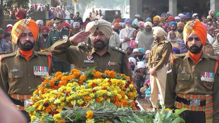 ਸ਼ਹੀਦ ਕੁਲਦੀਪ ਸਿੰਘ 2003 ਵਿੱਚ ਦੇਸ਼ ਦੀ ਸੇਵਾ ਲਈ ਫ਼ੌਜ ਵਿੱਚ ਭਰਤੀ ਹੋ ਗਿਆ ਸੀ।