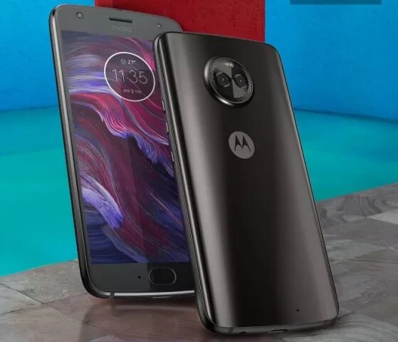 ਇਸ ਦਾ ਪ੍ਰਾਇਮਰੀ ਕੈਮਰਾ ਵੀ ਦੋ ਲੈਂਜ਼ ਵਾਲਾ ਹੈ (12 MP ਤੇ 8 MP) ਜੋ ਡੂਅਲ ਟੋਨ ਐਲ.ਈ.ਡੀ. ਫਲੈਸ਼ ਨਾਲ ਆਉਂਦਾ ਹੈ। ਇਹ ਦਿਨ ਦੀ ਰੌਸ਼ਨੀ ਵਿੱਚ ਬਿਹਤਰੀਨ ਤਸਵੀਰਾਂ ਖਿੱਚਦਾ ਹੈ, ਜਦਕਿ ਰਾਤ ਵਿੱਚ ਪ੍ਰੋਫੈਸ਼ਨਲ ਮੋਡ ਫੀਚਰ ਨਾਲ ਬਿਹਤਰ ਤਸਵੀਰਾਂ ਖਿੱਚਣ ਦੀ ਸੁਵਿਧਾ ਦਿੰਦਾ ਹੈ। 