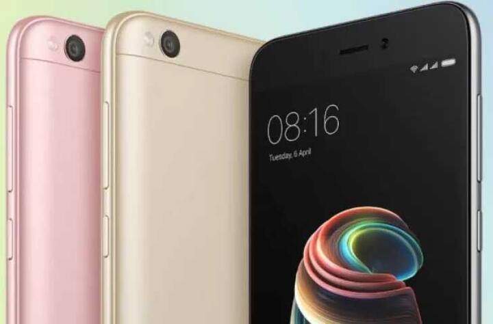 Redmi 5A (4,999): ਰੈਡਮੀ 5A ਵਿੱਚ 5 ਇੰਚ ਦੀ ਸਕਰੀਨ ਦਿੱਤੀ ਗਈ ਹੈ. ਇਸ ਸਮਾਰਟਫੋਨ ਵਿੱਚ 64 ਬਿੱਟ ਕਵਾਰਡਕੋਰ ਸਨੈਪ ਡਰੈਗਨ 425 ਪ੍ਰੋਸੈਸਰ ਦਿੱਤਾ ਗਿਆ ਹੈ. ਨਾਲ ਹੀ ਇਹ 2 ਜੀਬੀ ਰੈਮ ਦੇ ਨਾਲ ਆਉਂਦਾ ਹੈ. ਇਸ ਵਿੱਚ 13 ਮੇਗਾਪਕਿਸਲ ਦਾ ਰਿਅਰ ਕੈਮਰਾ ਅਤੇ 5 ਮੇਗਾਪਿਕਸਲ ਦਾ ਫਰੰਟ ਫੈਸਿੰਗ ਕੈਮਰਾ ਦਿੱਤਾ ਗਿਆ ਹੈ. 3000mAh ਦੀ ਬੈਟਰੀ ਦਿੱਤੀ ਗਈ ਹੈ.