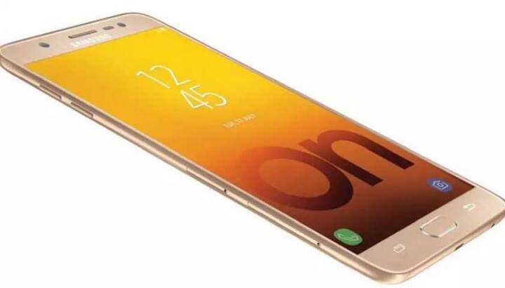 Gionee S10 Lite(₹ 15,999): ਇਹ ਸਮਾਰਟਫੋਨ ਐਂਡਰਾਇਡ 7.1 ਨੂਗਾ ਸਪੋਰਟਿਵ ਹੈ। .2 ਇੰਚ ਦੀ ਸਕਰੀਨ, 1.4GHz ਸਨੈਪਡਰੈਗਨ, 3ਜੀਬੀ ਪ੍ਰੋਸੈਸਰ, 4 ਜੀਬੀ ਦੀ ਰੈਮ, 13 ਮੈਗਾਪਿਕਸਲ ਦਾ ਰਿਅਰ ਸੈਂਸਰ ਕੈਮਰਾ, 16 ਮੈਗਾਪਿਕਸਲ ਦਾ ਫਰੰਟ ਕੈਮਰਾ, 3100mAh ਦੀ ਬੈਟਰੀ ਦਿੱਤੀ ਗਈ ਹੈ।